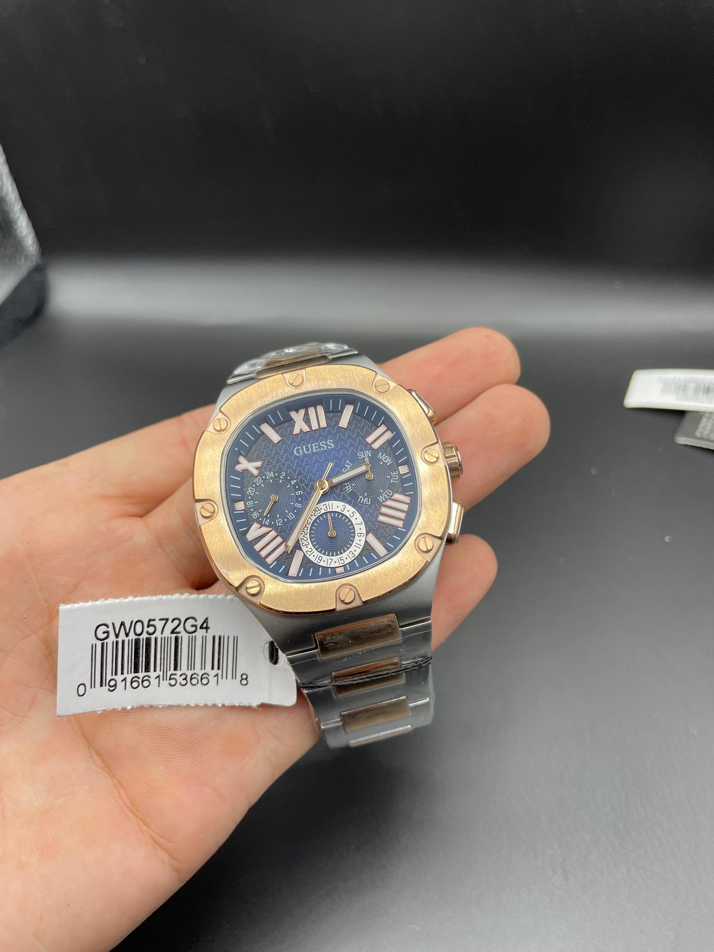 Montre Guess GW0572G4 pour homme Couleur du boîtier 2 tons - Bracelet en acier inoxydable de forme carrée